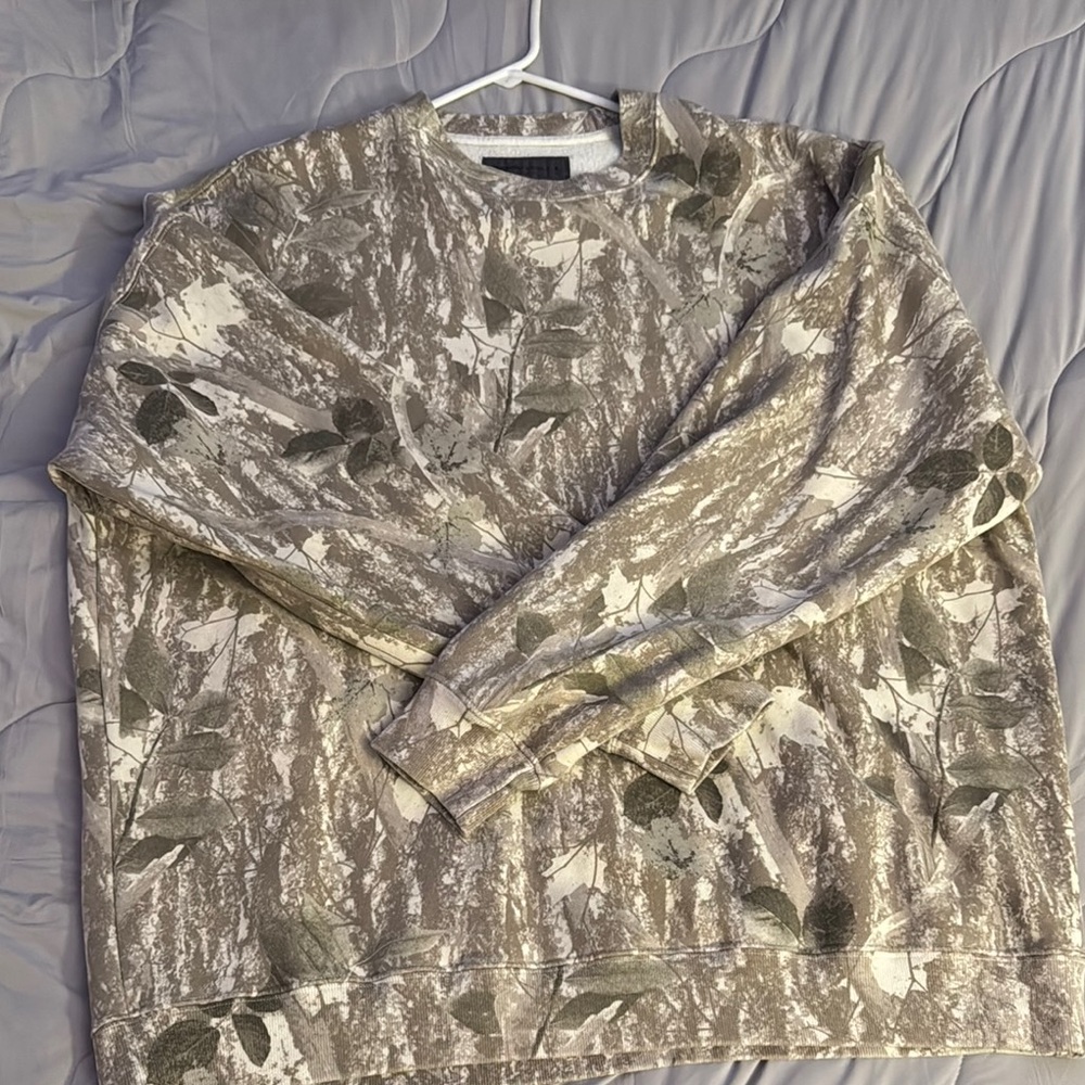 Camouflage crew neck